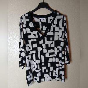 Black and White Geometric Pattern Women's Top
